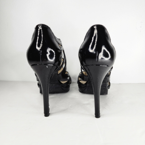 MICHAEL KORS Black Patent Cage Zipper. - Picture 5 of 10